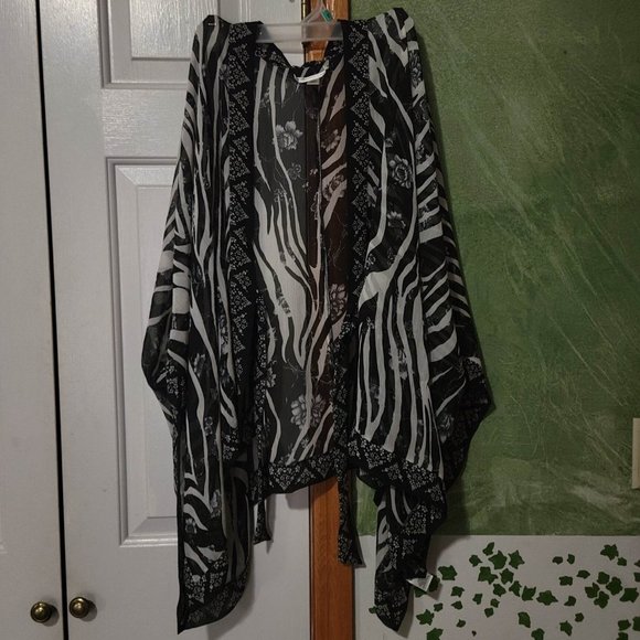 Black and white print overshirt.  One size. - Picture 1 of 2